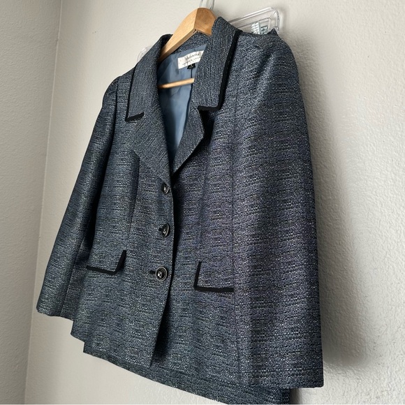 Tahari Arthur S. Levine Skirt and Blazer Suit Set Blue and Black Blazer Suit Set - Picture 4 of 15